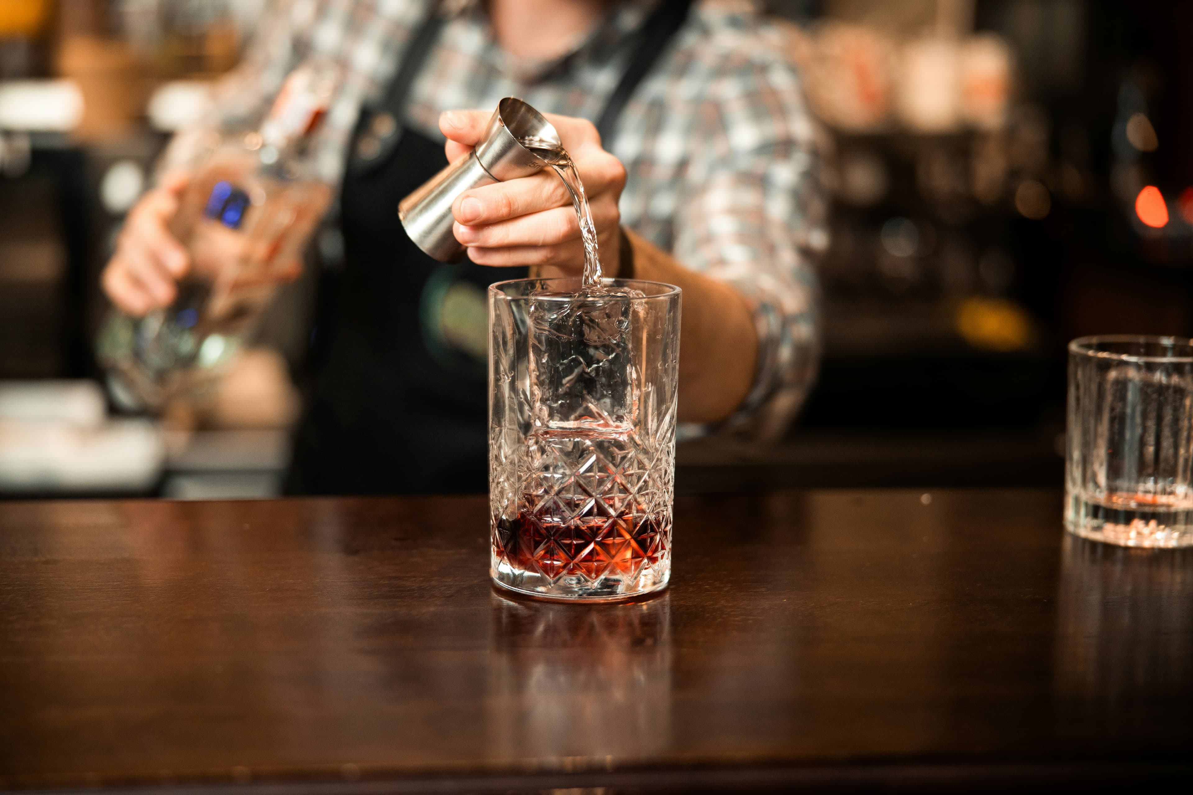 Mix a signature drink, a cocktails class idea in Toronto